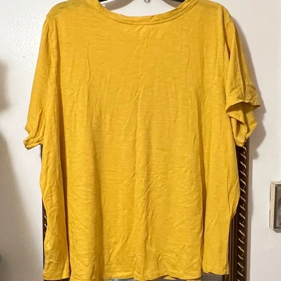 NWT Old Navy Mustard Tee with Floral Graphic size 3X - Picture 4 of 6